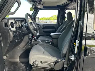 Jeep Wrangler 2025 4x4 Sport 4dr SUV