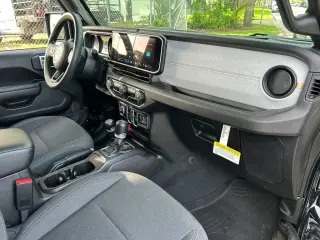 Jeep Wrangler 2025 4x4 Sport 4dr SUV