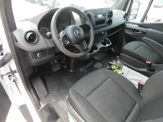 Mercedes-Benz Sprinter 2019 4x2 2500 3dr 144 in. WB Cargo Van (3.0L V6)