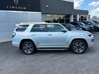 Toyota 4Runner 2020 4x4 SR5 4dr SUV