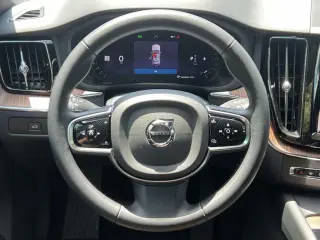 Volvo XC60 2024 AWD B5 Plus Dark Theme 4dr SUV