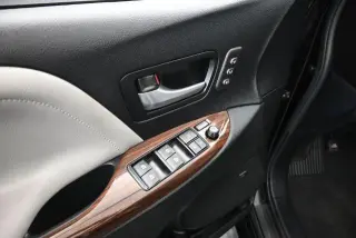 Toyota Sienna 2015 XLE 7-Passenger Auto Access Seat 4dr Mini-Van