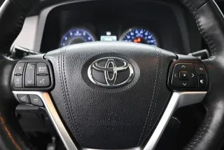Toyota Sienna 2015 XLE 7-Passenger Auto Access Seat 4dr Mini-Van