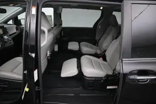 Toyota Sienna 2015 XLE 7-Passenger Auto Access Seat 4dr Mini-Van