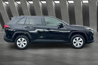 Toyota RAV4 2025 LE 4dr SUV
