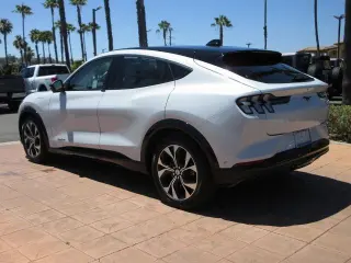 Ford Mustang Mach-E 2023 Premium 4dr SUV