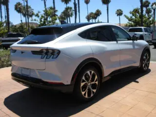 Ford Mustang Mach-E 2023 Premium 4dr SUV