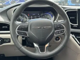 Chrysler Pacifica 2023 Touring L 4dr Mini-Van