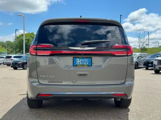 Chrysler Pacifica 2023 Touring L 4dr Mini-Van