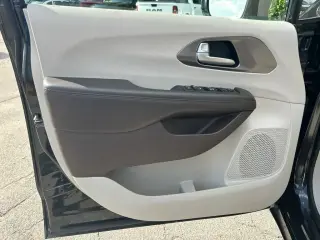 Chrysler Pacifica 2018 Touring L 4dr Mini-Van