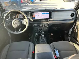 Jeep Wrangler 2024 4x4 Sport 4dr SUV