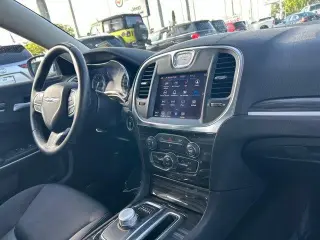 Chrysler 300 2021 Touring 4dr Sedan