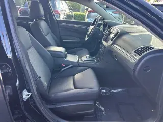 Chrysler 300 2021 Touring 4dr Sedan