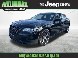 Chrysler 300 2021 Touring 4dr Sedan