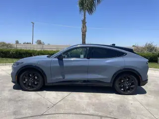 Ford Mustang Mach-E 2023 Premium 4dr SUV