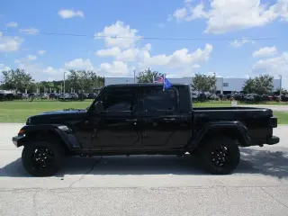 Jeep Gladiator 2022 4x4 Sport 4dr Crew Cab 5.0 ft. SB