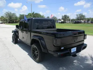 Jeep Gladiator 2022 4x4 Sport 4dr Crew Cab 5.0 ft. SB