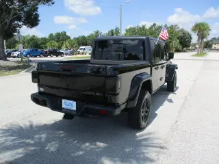 Jeep Gladiator 2022 4x4 Sport 4dr Crew Cab 5.0 ft. SB