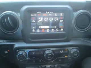 Jeep Gladiator 2022 4x4 Sport 4dr Crew Cab 5.0 ft. SB