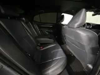 Toyota Camry 2025 SE 4dr Sedan