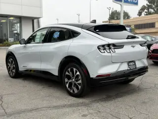 Ford Mustang Mach-E 2023 Premium 4dr SUV