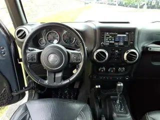 Jeep Wrangler Unlimited 2017 4x4 Sahara 4dr SUV