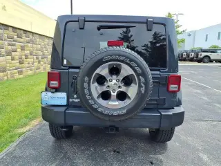 Jeep Wrangler Unlimited 2017 4x4 Sahara 4dr SUV