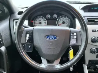 Ford Focus 2009 SES 4dr Sedan