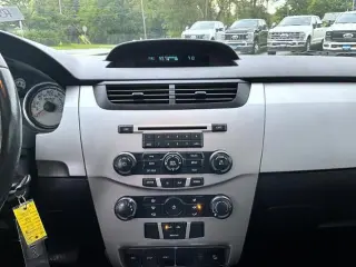 Ford Focus 2009 SES 4dr Sedan