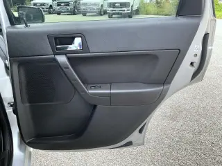 Ford Focus 2009 SES 4dr Sedan