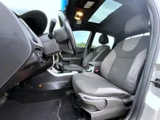Ford Focus 2009 SES 4dr Sedan
