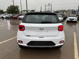 Hyundai VENUE 2024 Limited 4dr Crossover