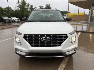 Hyundai VENUE 2024 Limited 4dr Crossover