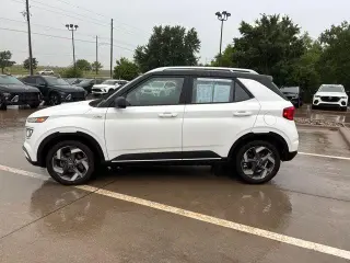 Hyundai VENUE 2024 Limited 4dr Crossover