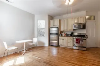 Propiedad en alquiler con 3 habitaciones y 2 baños en Chicago