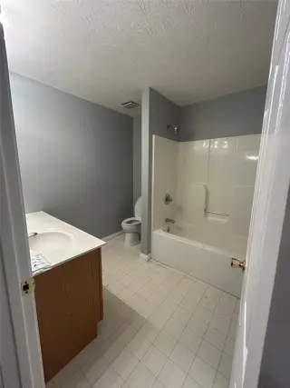 Propiedad en alquiler con 4 habitaciones y 2.5 baños en Walton