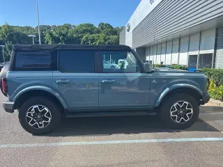 Ford Bronco 2022 4x4 Black Diamond 4dr SUV