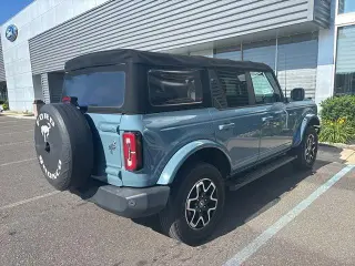 Ford Bronco 2022 4x4 Black Diamond 4dr SUV