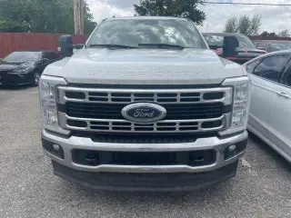 Ford F-350 Super Duty 2023 4x4 Lariat 4dr Crew Cab 179 in. WB DRW Chassis