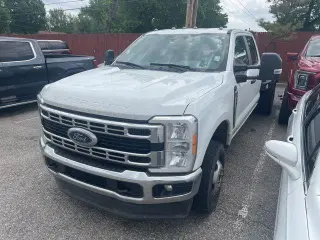 Ford F-350 Super Duty 2023 4x4 Lariat 4dr Crew Cab 179 in. WB DRW Chassis