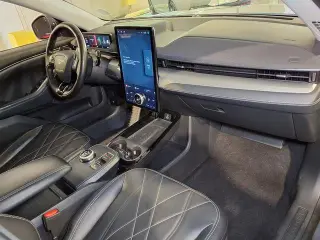 Ford Mustang Mach-E 2021 Select 4dr SUV