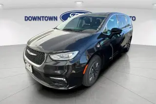 Chrysler Pacifica Plug-In Hybrid 2023 Touring L 4dr Mini-Van
