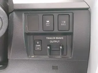 Toyota Tundra 2018 4x4 SR5 4dr CrewMax Cab Pickup SB (5.7L V8)