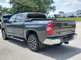 Toyota Tundra 2018 4x4 SR5 4dr CrewMax Cab Pickup SB (5.7L V8)