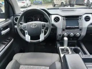 Toyota Tundra 2018 4x4 SR5 4dr CrewMax Cab Pickup SB (5.7L V8)