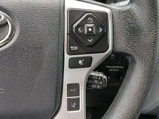 Toyota Tundra 2018 4x4 SR5 4dr CrewMax Cab Pickup SB (5.7L V8)