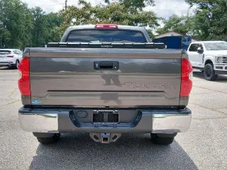 Toyota Tundra 2018 4x4 SR5 4dr CrewMax Cab Pickup SB (5.7L V8)