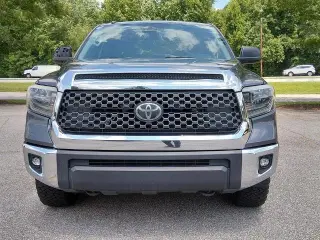 Toyota Tundra 2018 4x4 SR5 4dr CrewMax Cab Pickup SB (5.7L V8)