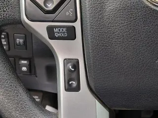 Toyota Tundra 2018 4x4 SR5 4dr CrewMax Cab Pickup SB (5.7L V8)
