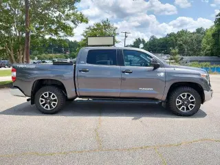 Toyota Tundra 2018 4x4 SR5 4dr CrewMax Cab Pickup SB (5.7L V8)
